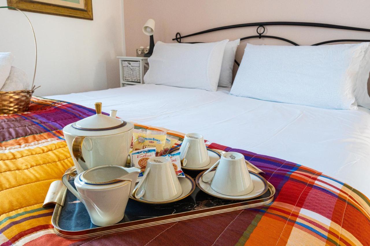 Gold Oasi - Business Solution Aparthotel Ferrara Ngoại thất bức ảnh