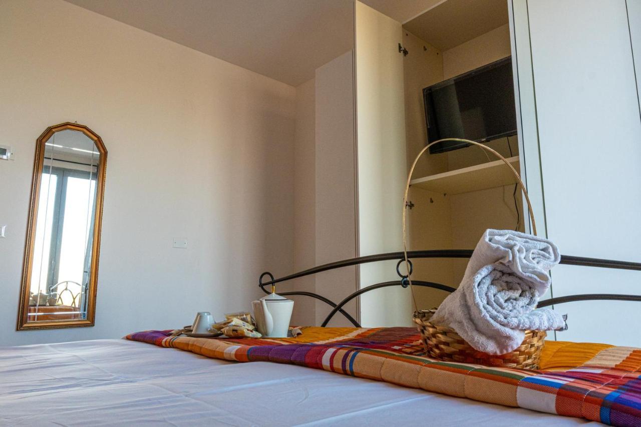 Gold Oasi - Business Solution Aparthotel Ferrara Ngoại thất bức ảnh
