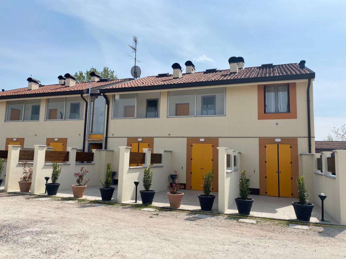 Gold Oasi - Business Solution Aparthotel Ferrara Ngoại thất bức ảnh